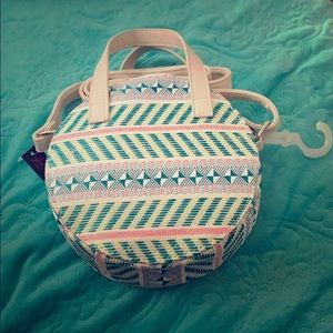 No boundaries hand bag